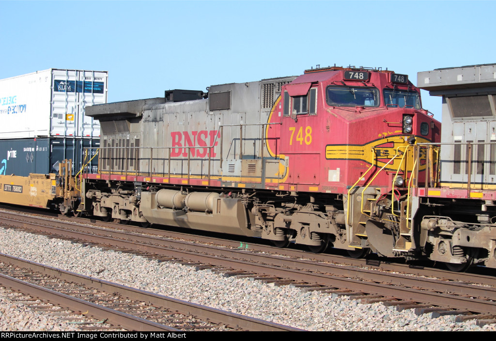 BNSF 748